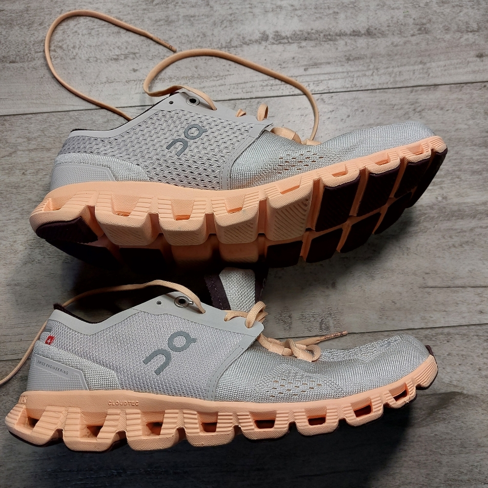 On Cloud Grey & Peach Running Shoes
